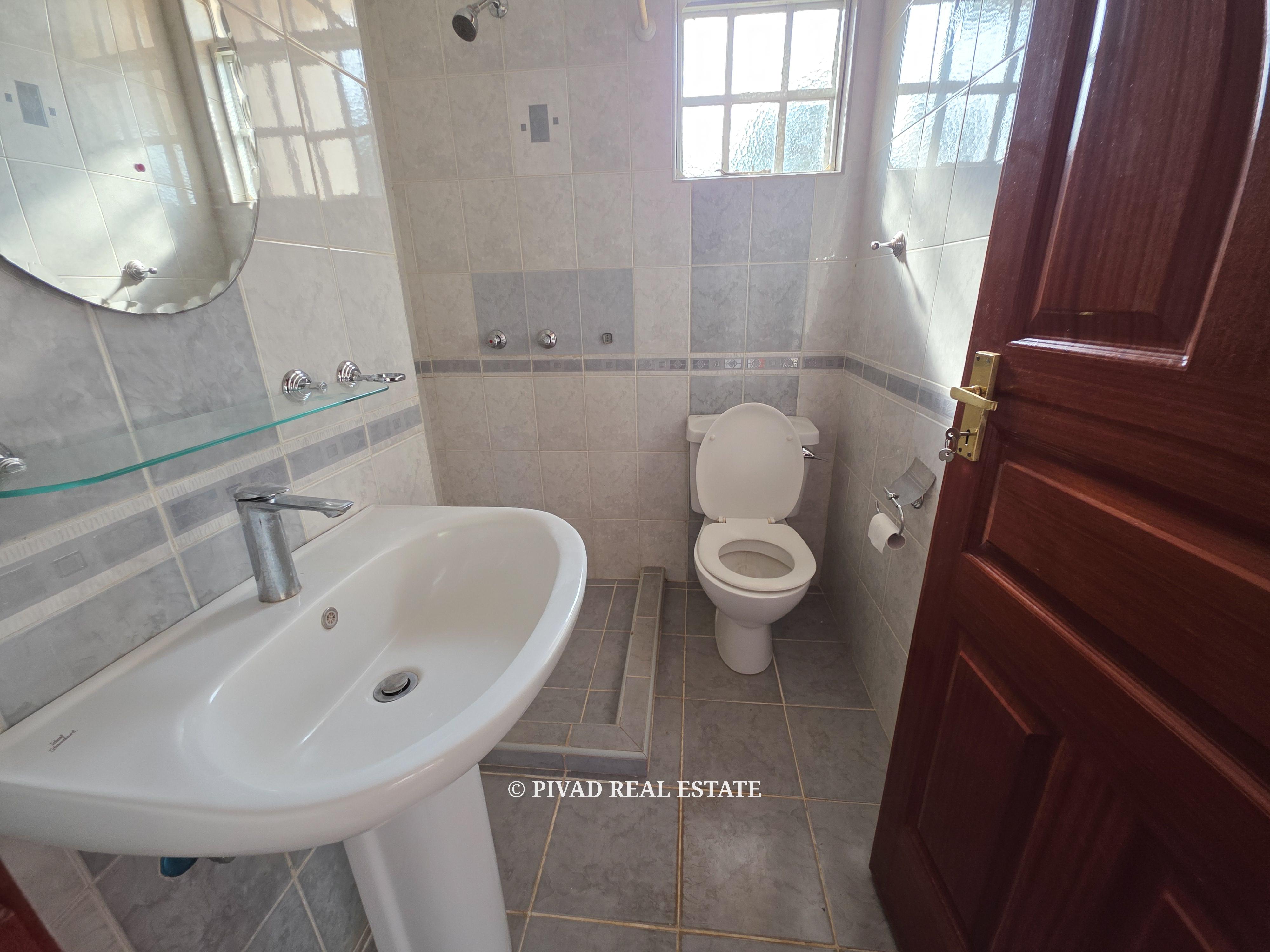 4 Bedroom House available for Sale in Rosslyn Estate